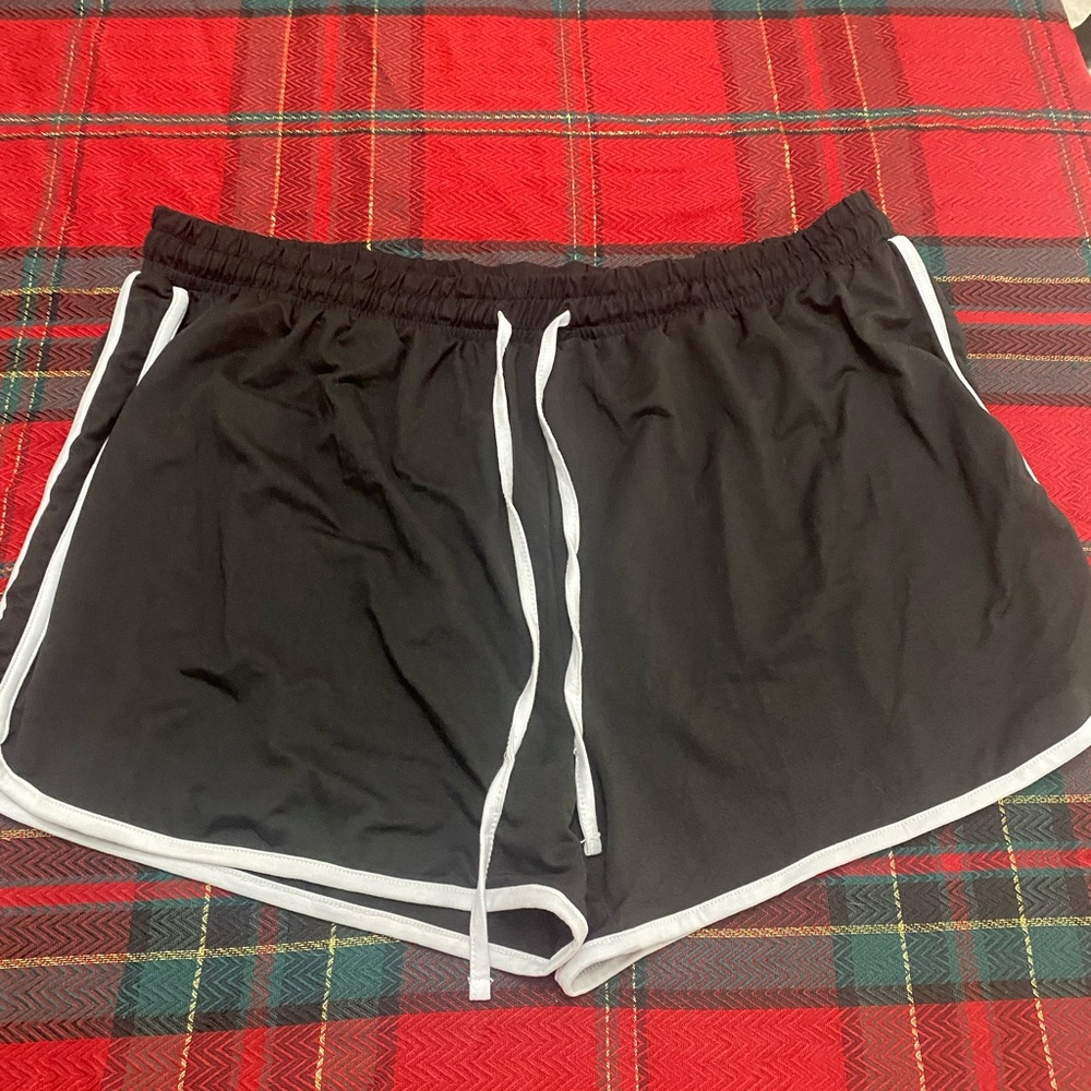 Full Circle Trends Womens Size 3X Black Shorts NWT